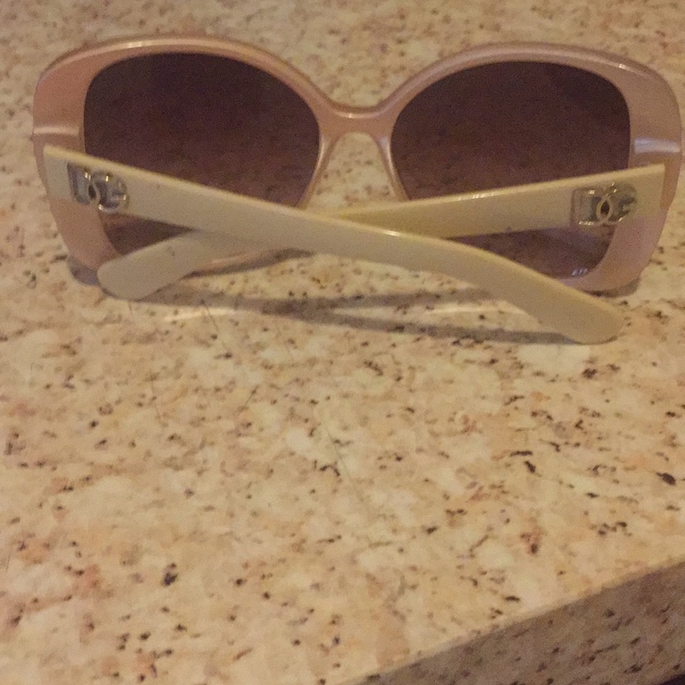 Sun glasses - Picture 2 of 3